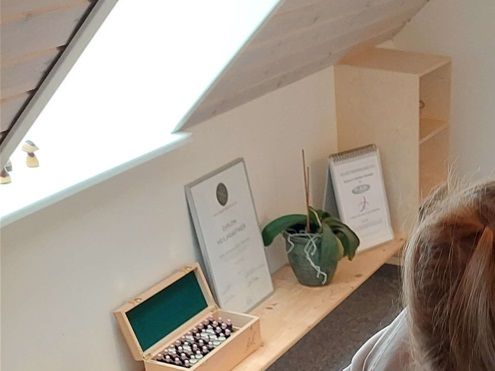Cupping er en behagelig terapiform som sætter gang i kredsløbet. Når der igen er cirkulation i et område, kan kroppen selv frigive smertende ophobede affaldsstoffer. Dette er grunden til den sikre og langvarige effekt af behandlingen.